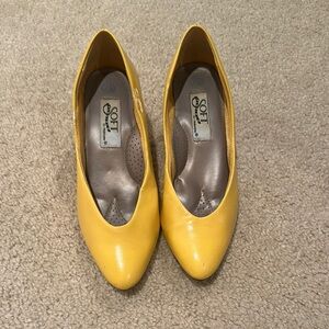 Vibrant Yellow Heeled Shoes with Classic Design
